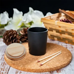 Vaso negro con tapa de madera