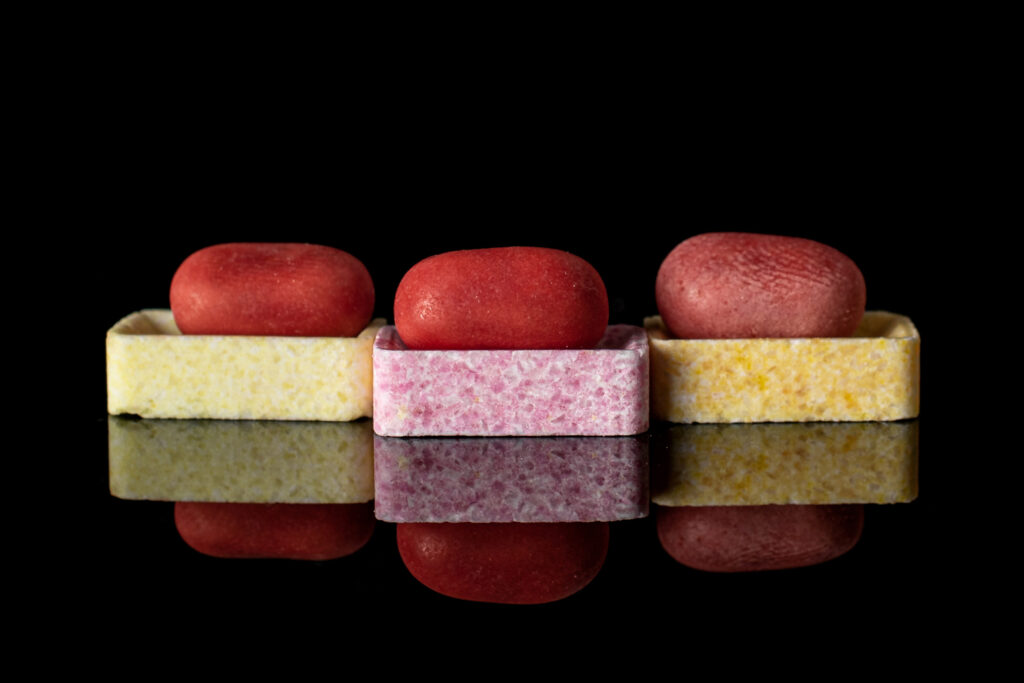 Cómo Hacer una Jabonera de Resina con Cera Selladora para Resina Epoxi: Tutorial Paso a Paso 5 colorful candy squares stacked on a black surface 2026 03 26 05 10 14 utc
