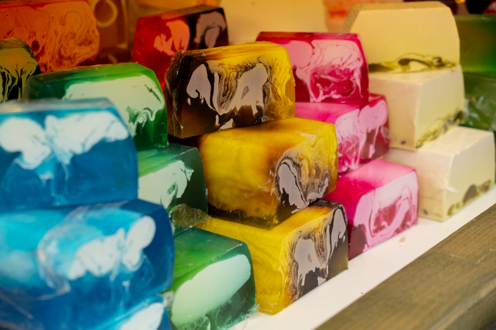 Cómo elegir base para jabones artesanales: la guía definitiva para crear jabones únicos sin complicaciones 15 handmade aromatic soap selective focus soaps and 2026 03 24 07 06 03 utc