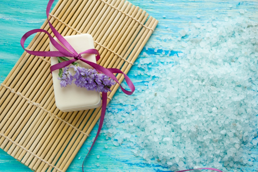 Cómo hacer jabón con sales de epsom para jabones y velas caseras: tutorial paso a paso 20 natural organic soap and sea salt with flowers 2026 03 19 07 06 01